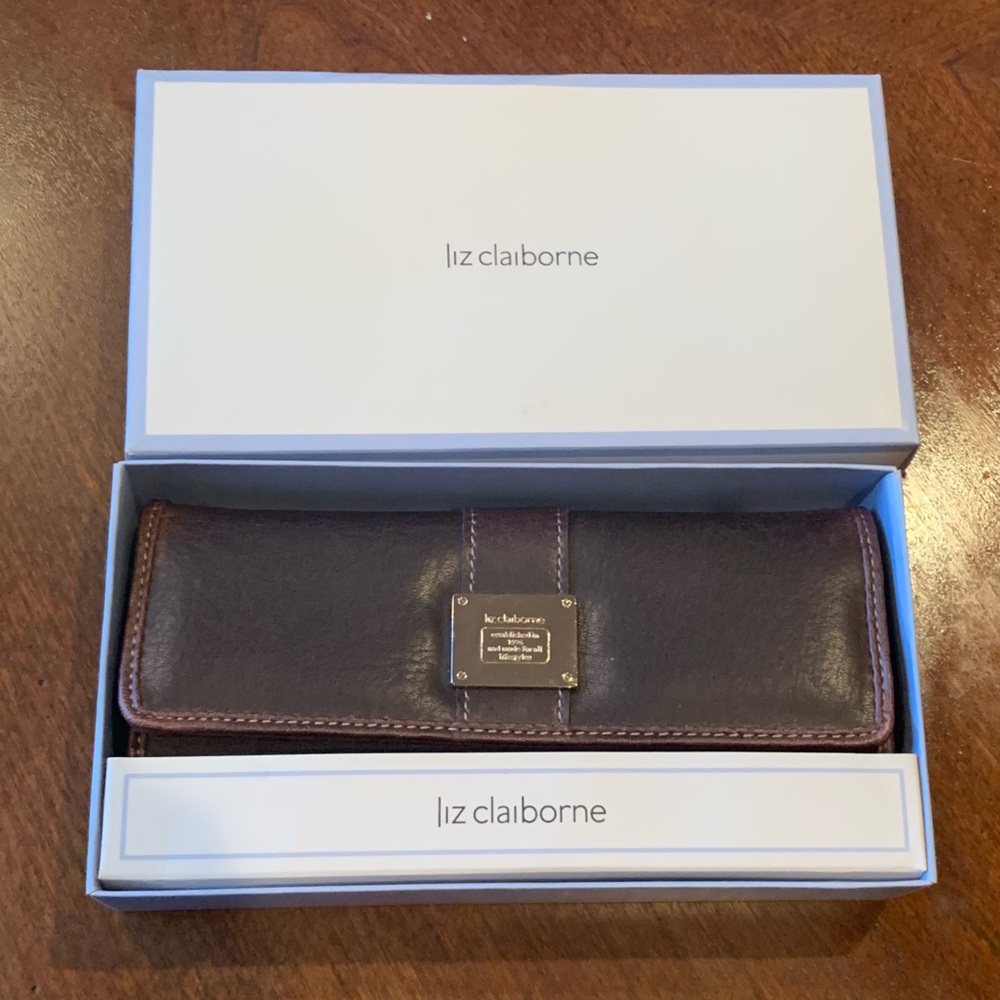 Liz Claiborne Wallet Insight Flat 7.5LW x 4L Brown New in Box